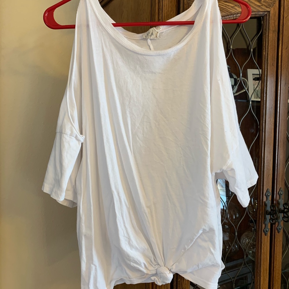 Open shouldered tee